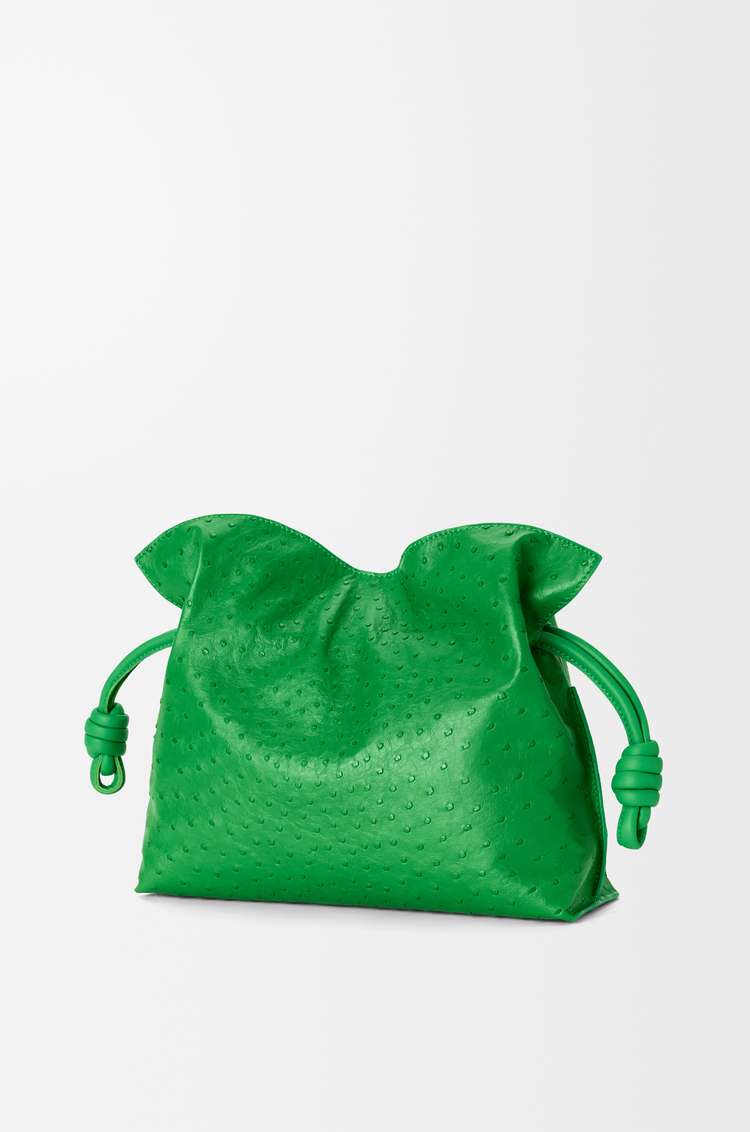 LOEWE Mittelgroße Flamenco Clutch aus Straußenleder Kleeblattgrün