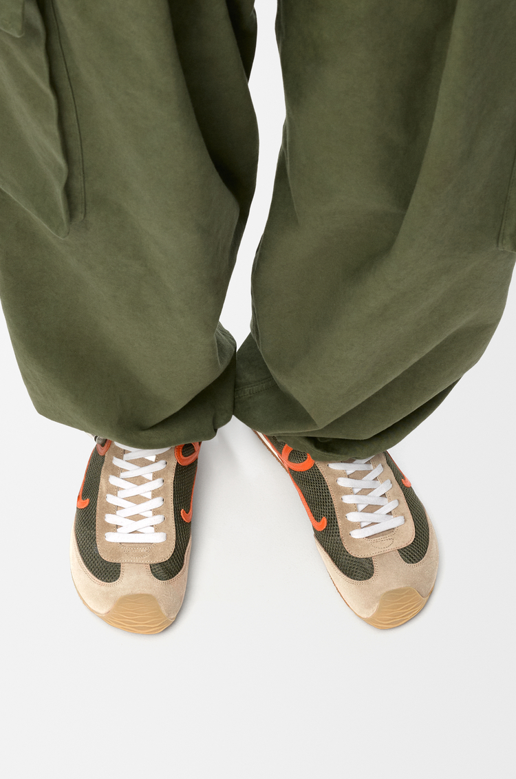 LOEWE Sneaker Ballet Runner 2.0 in pelle scamosciata e rete Verde Kaki Scuro/Arancione/Kaki