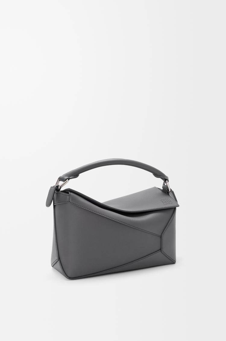 LOEWE Bolso Puzzle Edge pequeño en piel de ternera clásica Espresso