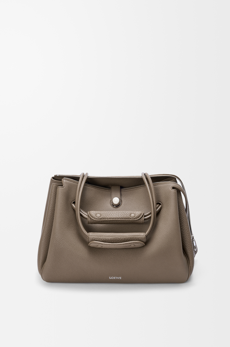 LOEWE Bolso Madrid grande en piel de ternera graneada flexible Topo