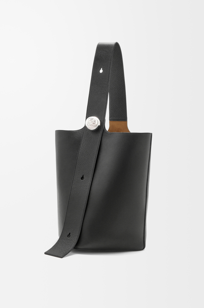 LOEWE Large Pebble bucket in supple grained calfskin Black