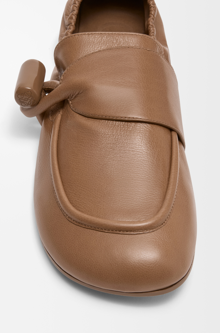 LOEWE トグル ローファー（シャイニースムースカーフ） オーク