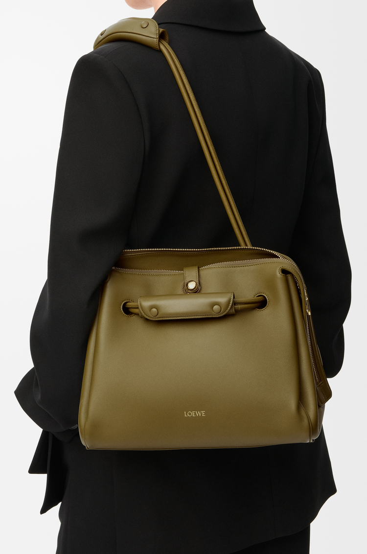 LOEWE Sac Madrid moyen en cuir de veau souple Olive