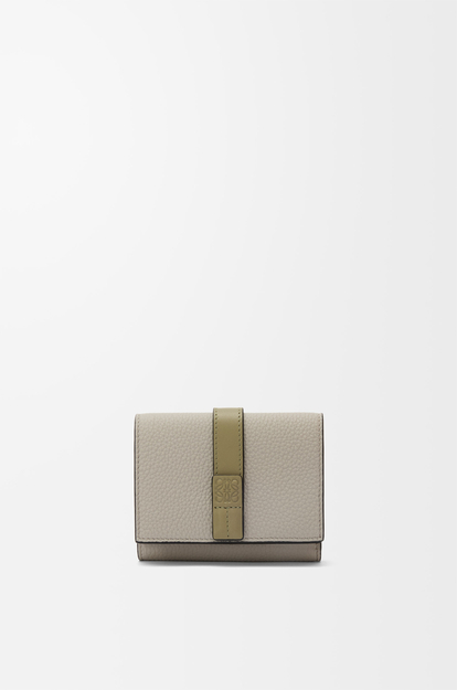 LOEWE Trifold wallet in soft grained calfskin Shell Grey/Eucalyptus