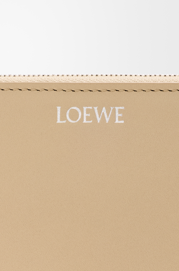LOEWE Portafoglio con zip Knot in nappa di vitello lucida Beige/Limone
