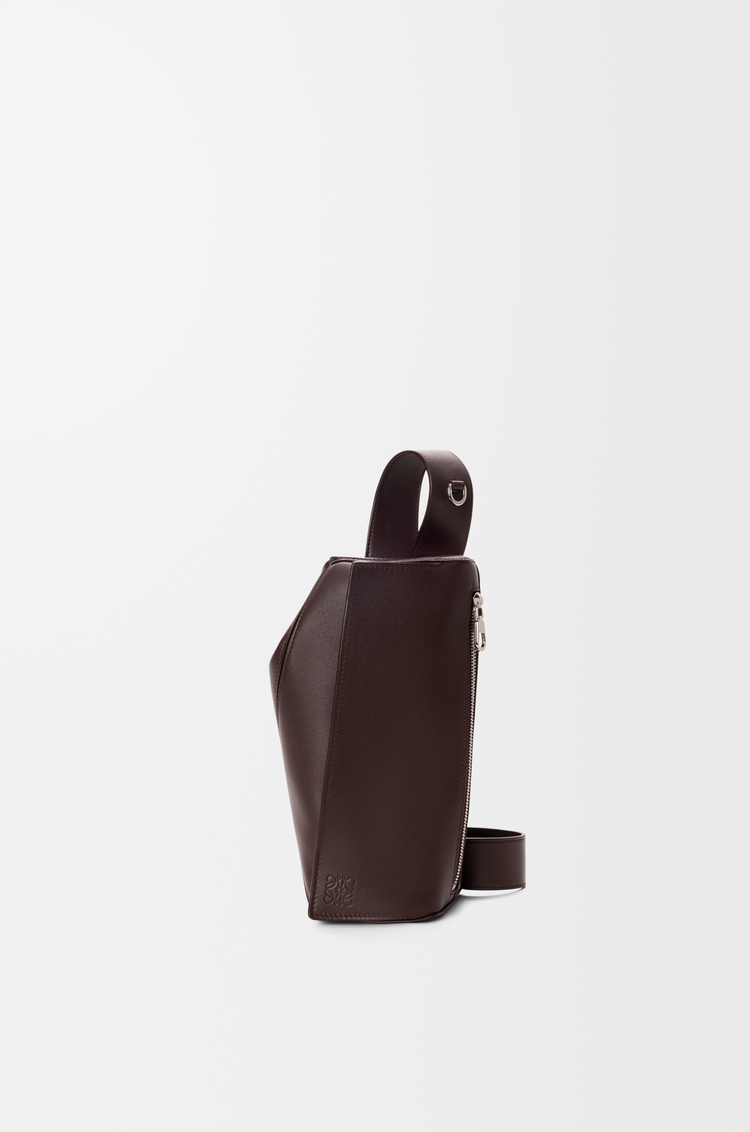 LOEWE Puzzle Featherlight Sling Tasche aus Nappa-Lammleder Dunkler Brownie