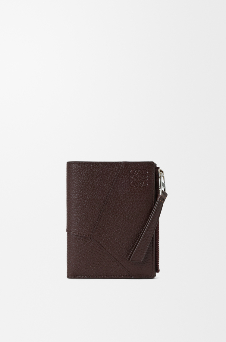LOEWE Portefeuille compact fin Puzzle en cuir de veau grainé souple Chocolat