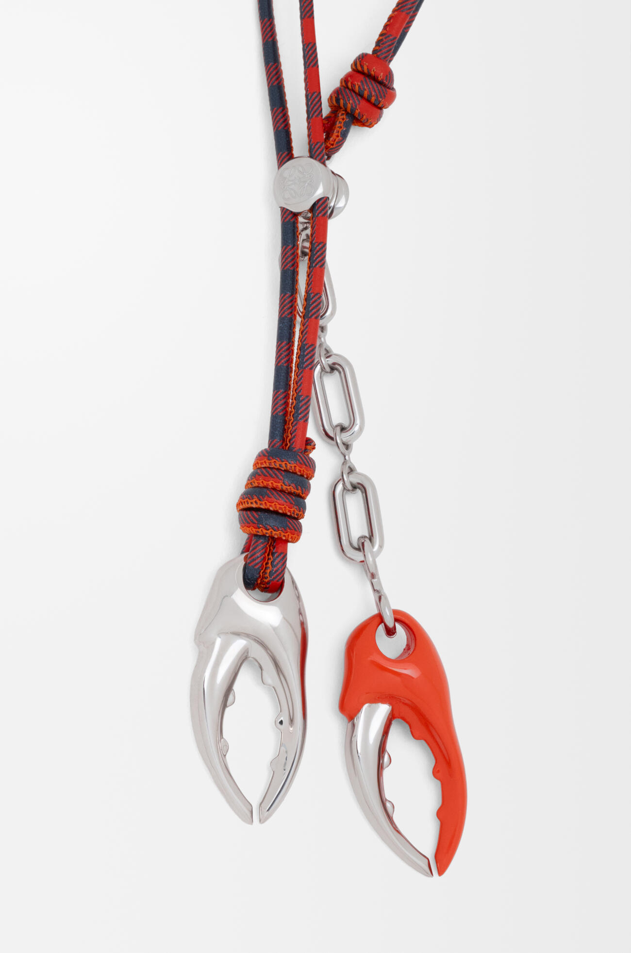 LOEWE Kettenanhänger aus Leder mit Klaue Silber/Orange