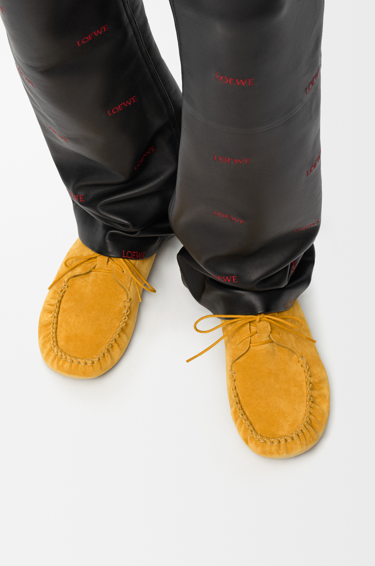 LOEWE Scarpe da barca Rambla in pelle di vitello scamosciata Ocra