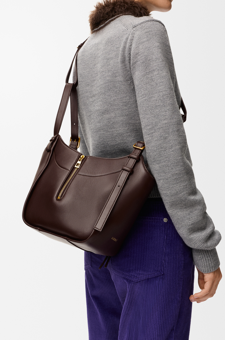 LOEWE Borsa Hammock Flip in pelle di vitello classica Brownie Scuro