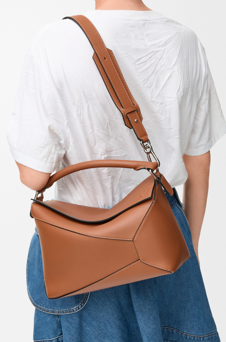 LOEWE Borsa Puzzle Edge media in pelle di vitello classica Tan