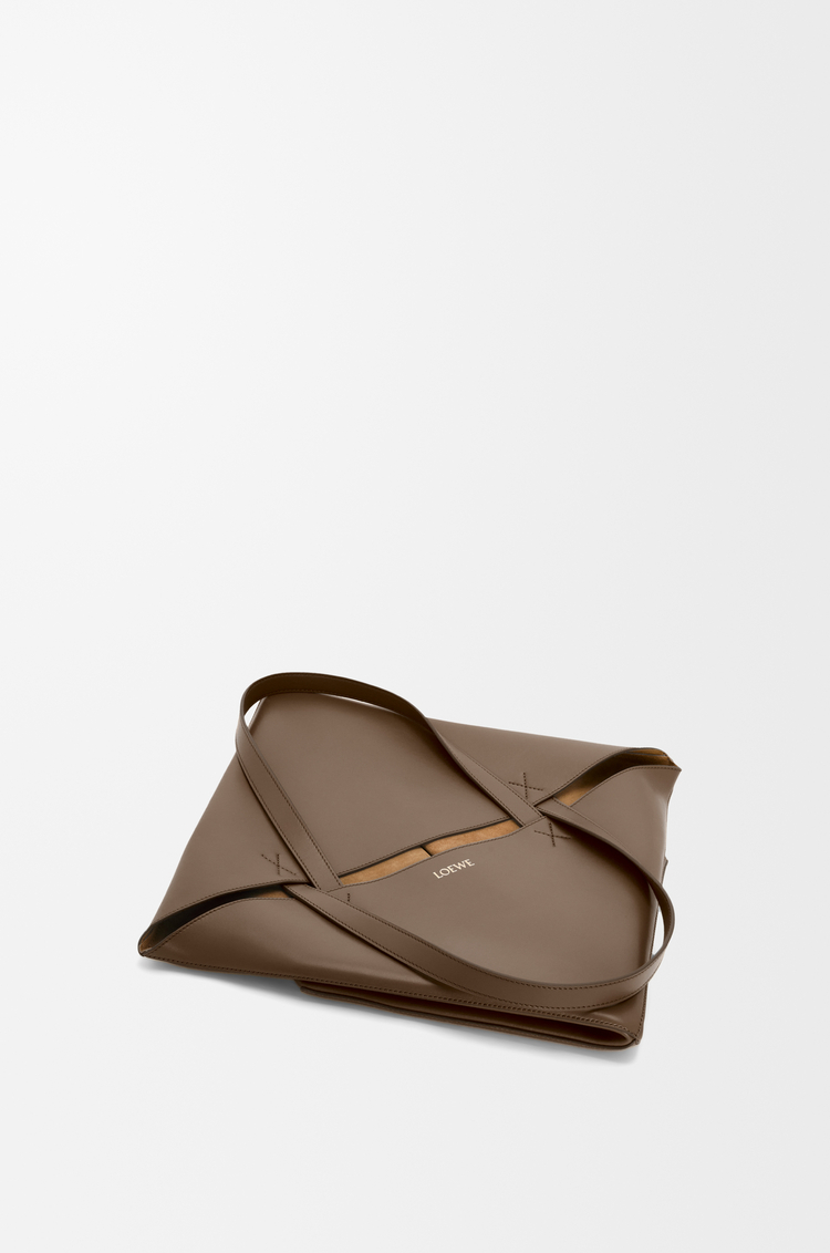 LOEWE Puzzle Fold tote XL en cuir de veau brillant Terre D'ombre