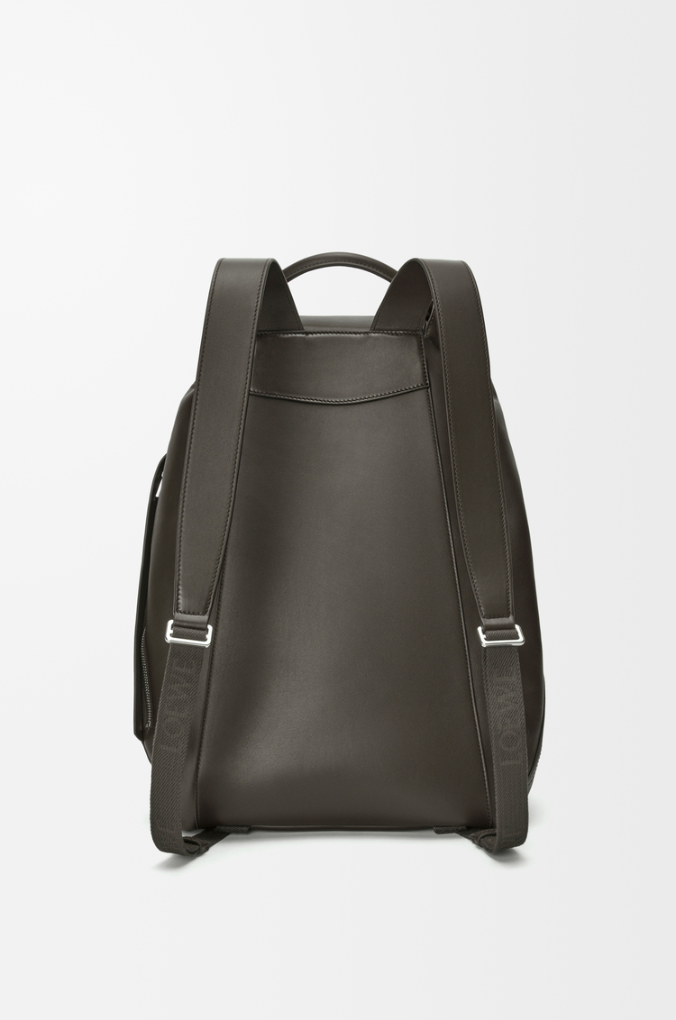 LOEWE フラメンコ バックパック（シャイニーサプルカーフ） ダークグレー