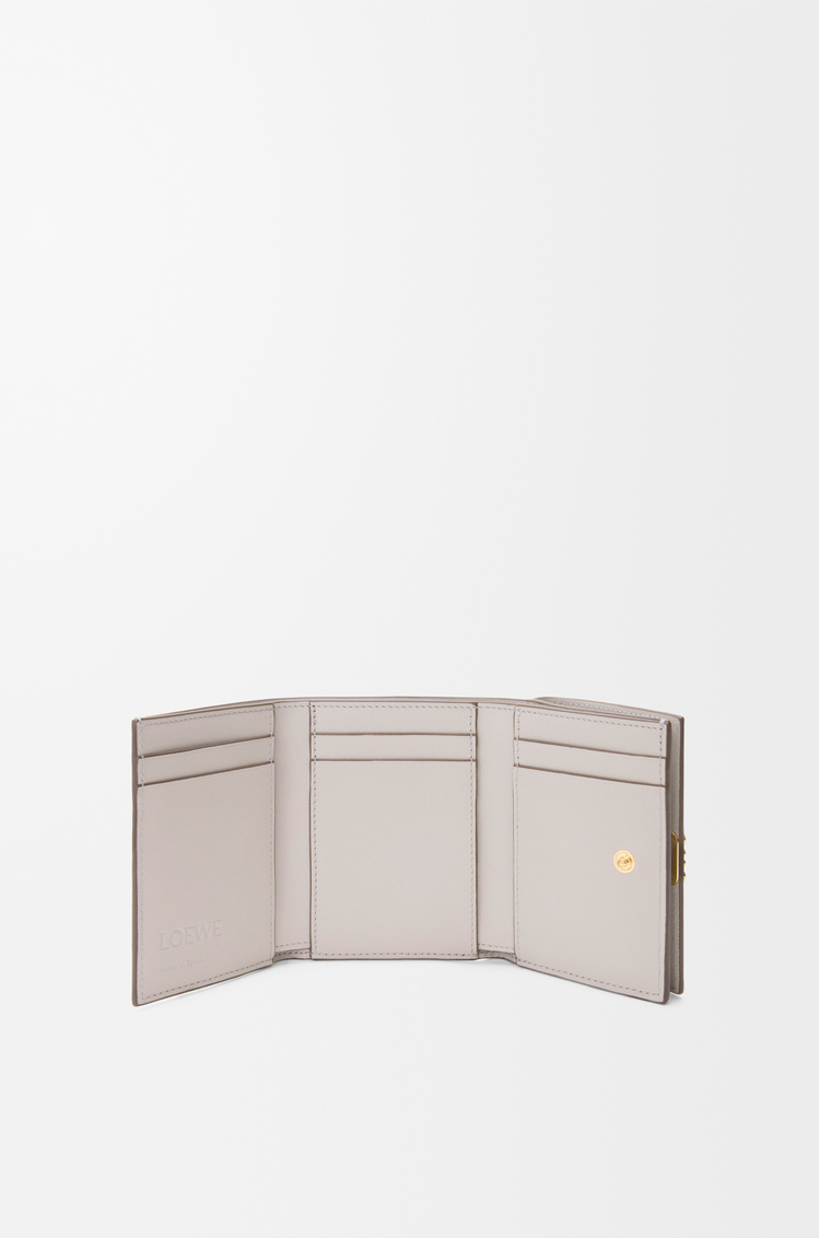 LOEWE Anagram trifold wallet in pebble grained calfskin Light Ghost Grey
