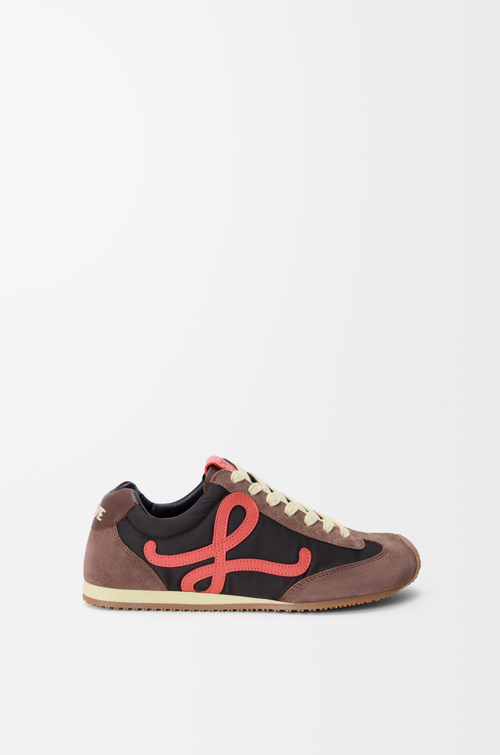 LOEWE Ballet Runner 2.0 en nailon y piel de becerro Chocolate/Coral/Amarillo
