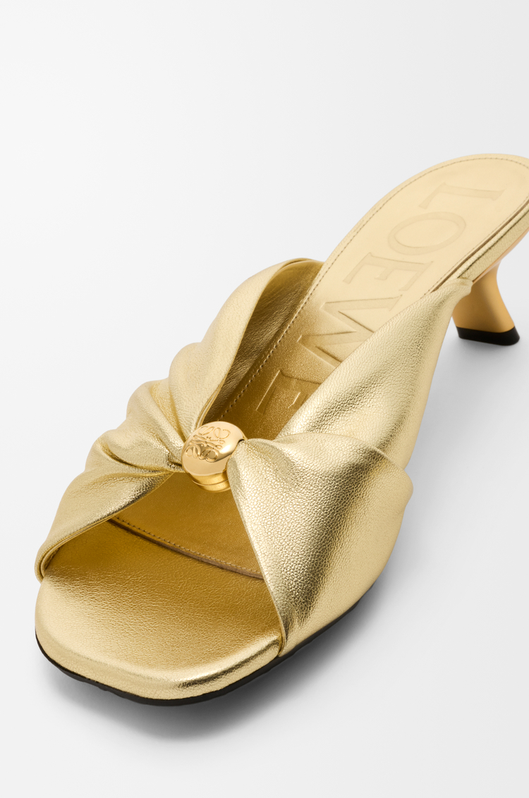 LOEWE Pebble Soft Pantolette aus laminiertem Lammleder Gold