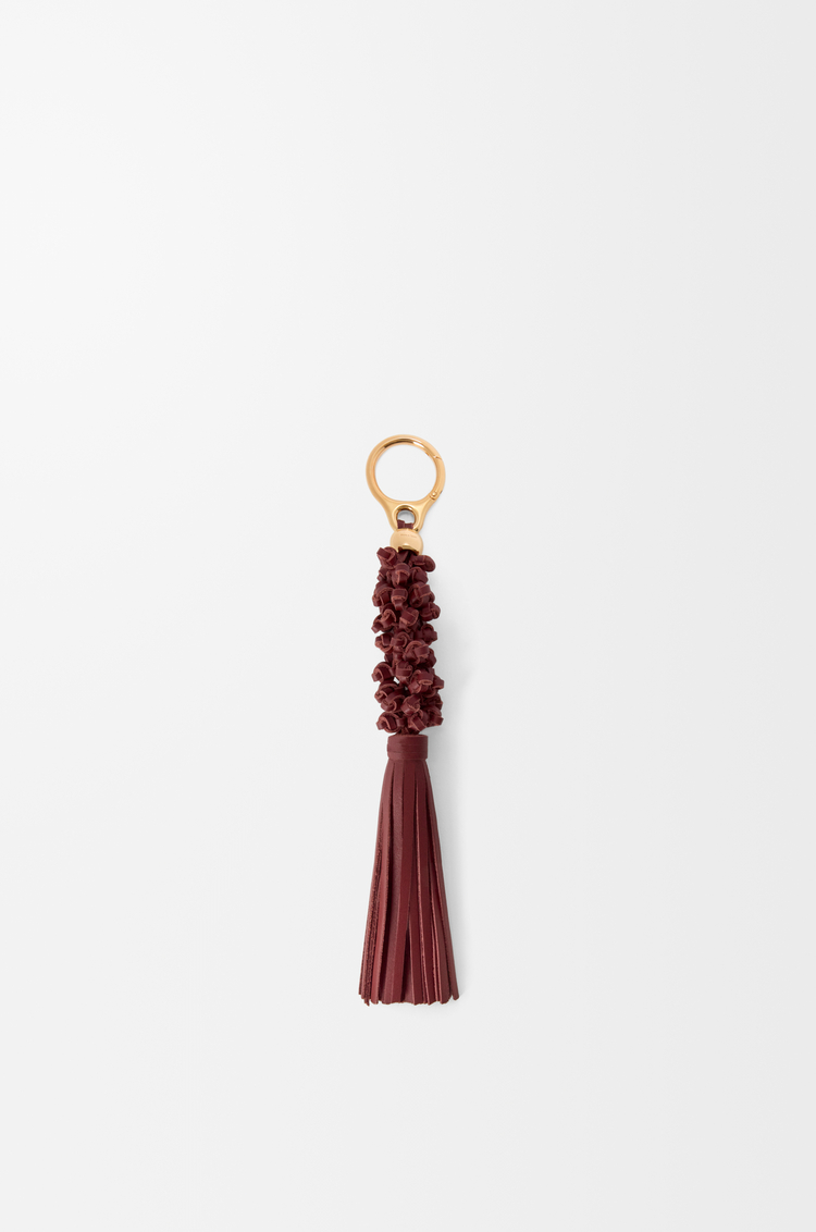 LOEWE Charm con nudo trenzado en piel de ternera Caoba