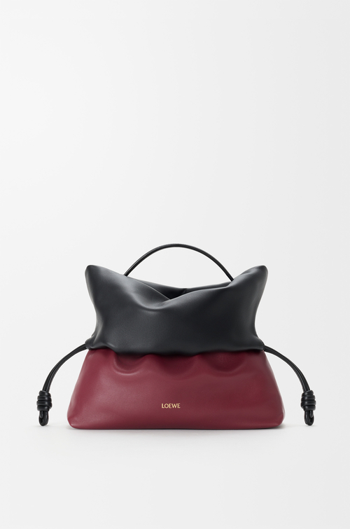 LOEWE Flamenco Rolled Handtasche aus zweifarbigem, samtigem Nappa-Lammleder Schwarz/Kupferrot