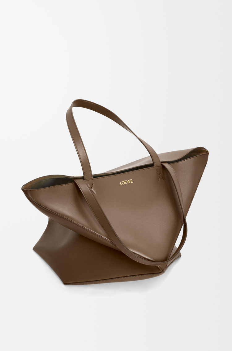 LOEWE Puzzle Fold tote XL en cuir de veau brillant Terre D'ombre