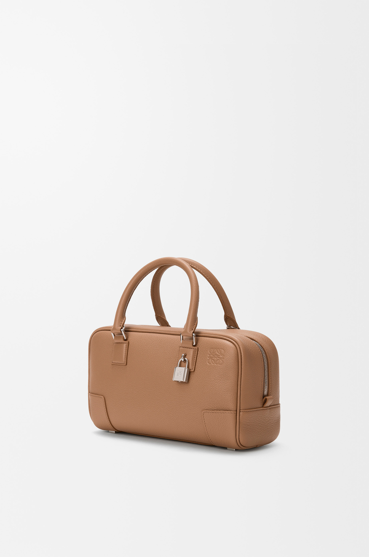 LOEWE Bolso Amazona 23 en suave piel de ternera graneada Moca