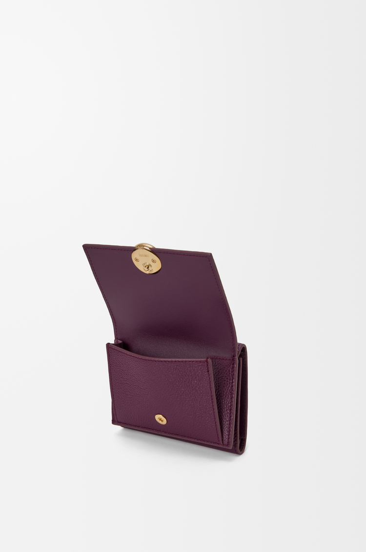 LOEWE Pebble Trifold-Brieftasche aus Pebble Grain Kalbsleder Pflaume