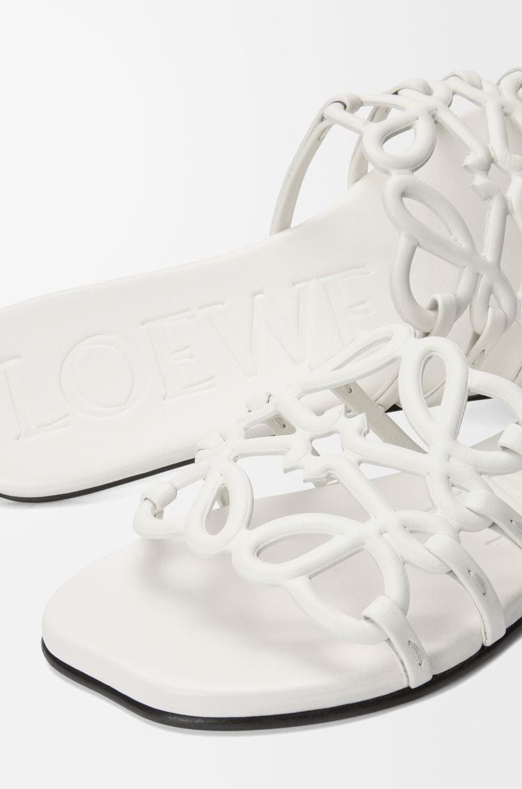 LOEWE Slide Anagram Petal in morbida pelle di vitello Bianco Anthurium