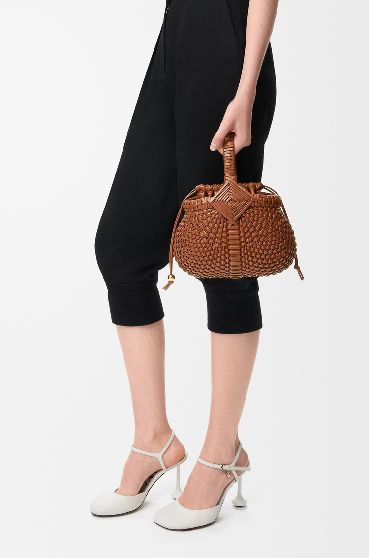 LOEWE Mini panier Diamond Round en cuir de veau Dark Tan