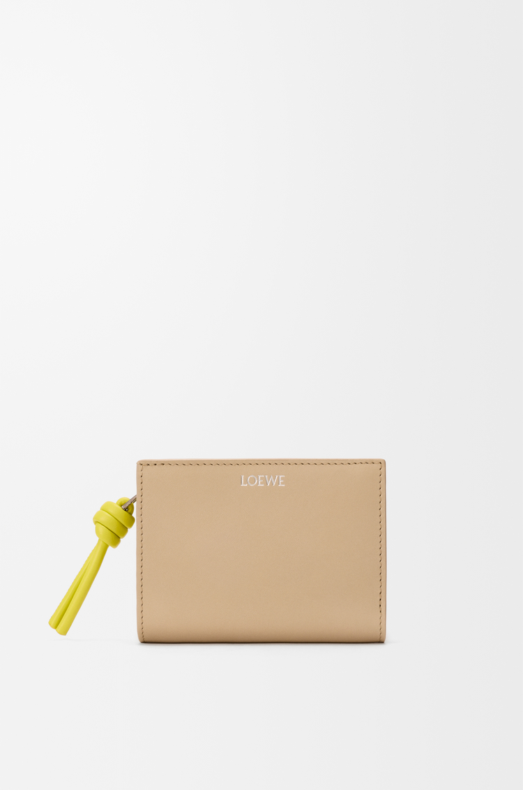 LOEWE Knot compact wallet in shiny nappa calfskin Beige/Lemon