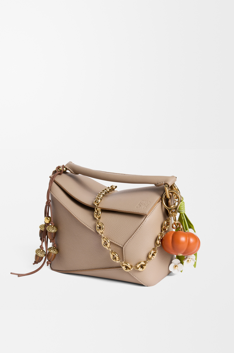 LOEWE Kürbis-Anhänger aus Lammfell Orange/Gold