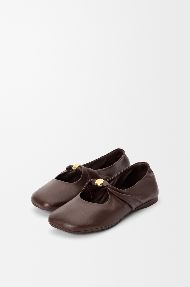 LOEWE Bailarina Pebble Soft en piel napa de cordero Brownie