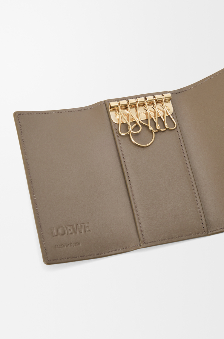 LOEWE Anagram key case in pebble grained calfskin Taupe