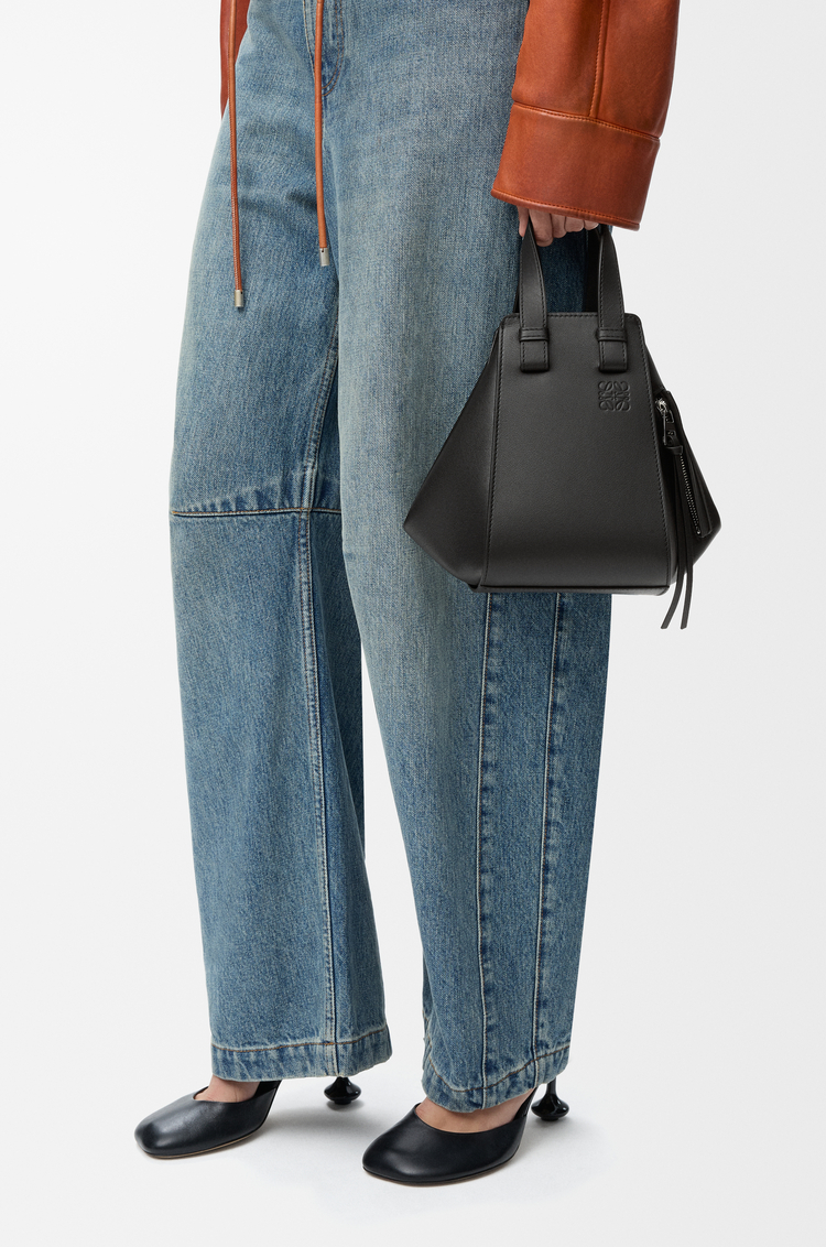 LOEWE 经典牛皮革 Hammock Compact 手袋 黑色