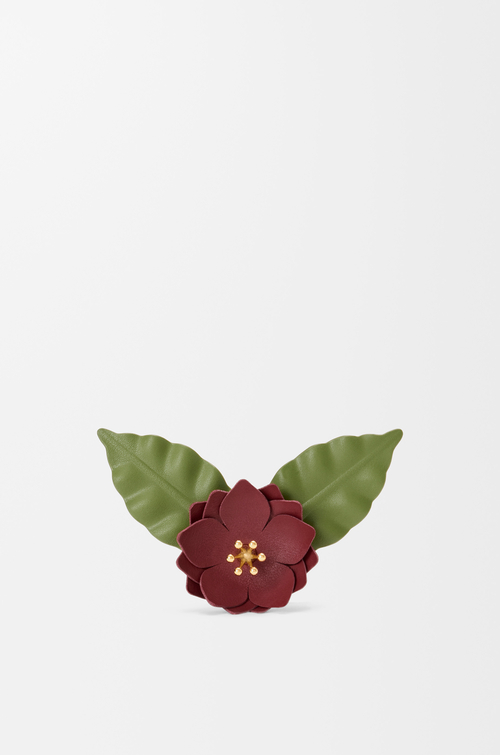 LOEWE Blumen-Anstecker aus klassischem Kalbsleder Burgunderrot