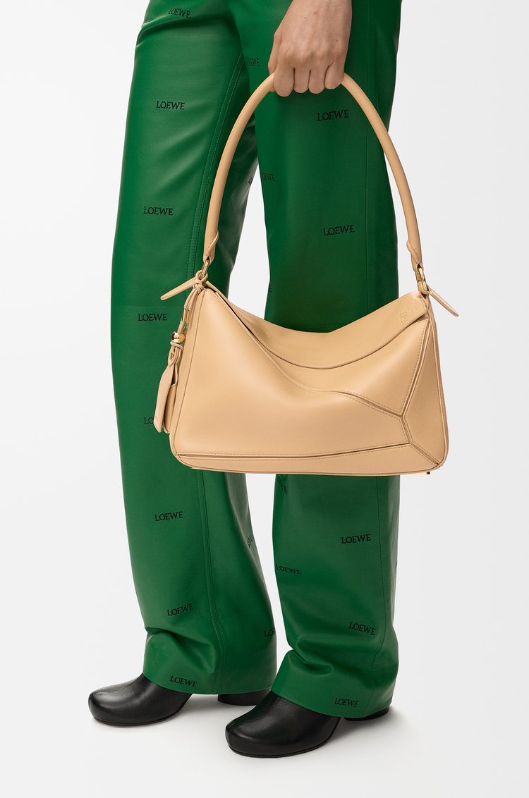LOEWE Sac Featherlight Puzzle moyen en cuir d'agneau nappa Beige Soyeux