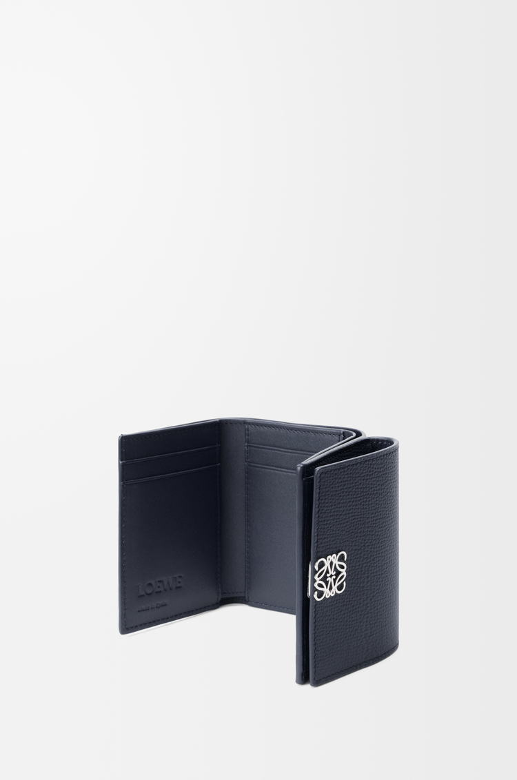 LOEWE Cartera con tres pliegues Anagram en piel de ternera graneada Azul Marino