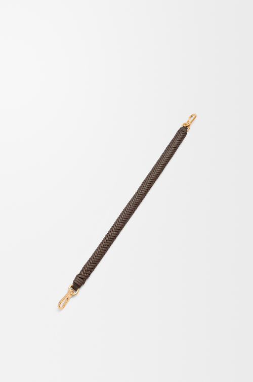 LOEWE Tracolla corta a freccia in pelle di vitello classica Cioccolato