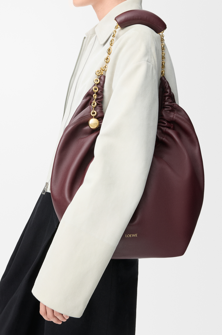 LOEWE Borsa Squeeze media in nappa di agnello morbida Bordeaux Scuro
