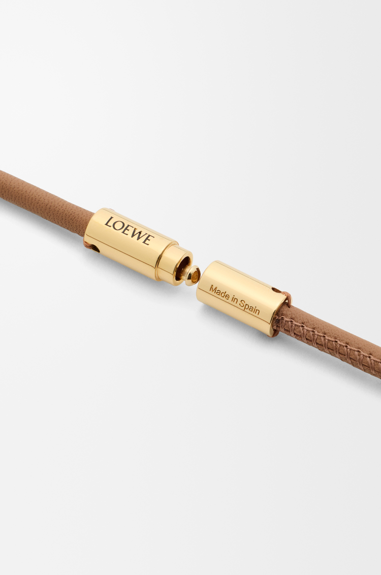 LOEWE Dragonne en cuir de veau Moka
