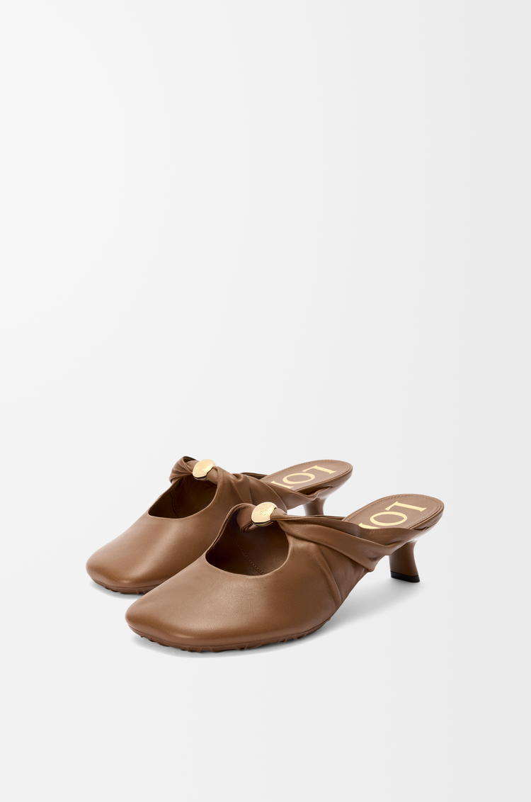 LOEWE Mules Pebble Soft en cuir d'agneau nappa Chêne