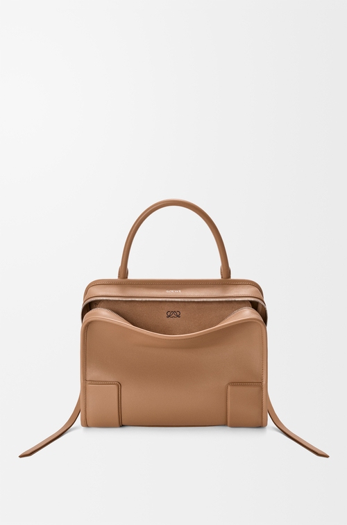 LOEWE Mittelgroße Amazona 180 Tasche aus weichem Kalbsleder Mocha