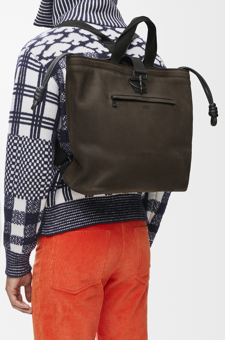 LOEWE スクワッド バックパック（ヌバック） カーキ