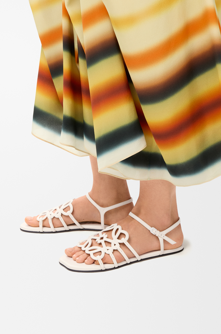 LOEWE Sandalia Petal Anagram en piel de ternera Blanco