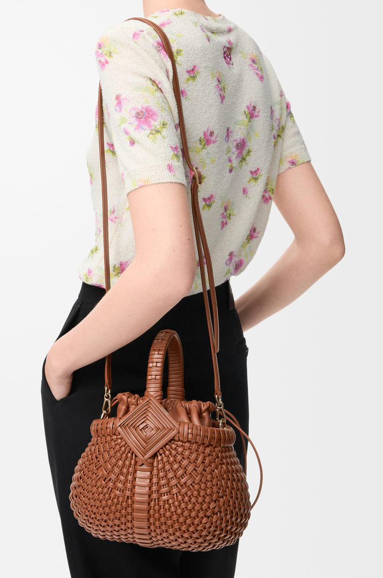LOEWE Mini panier Diamond Round en cuir de veau Dark Tan