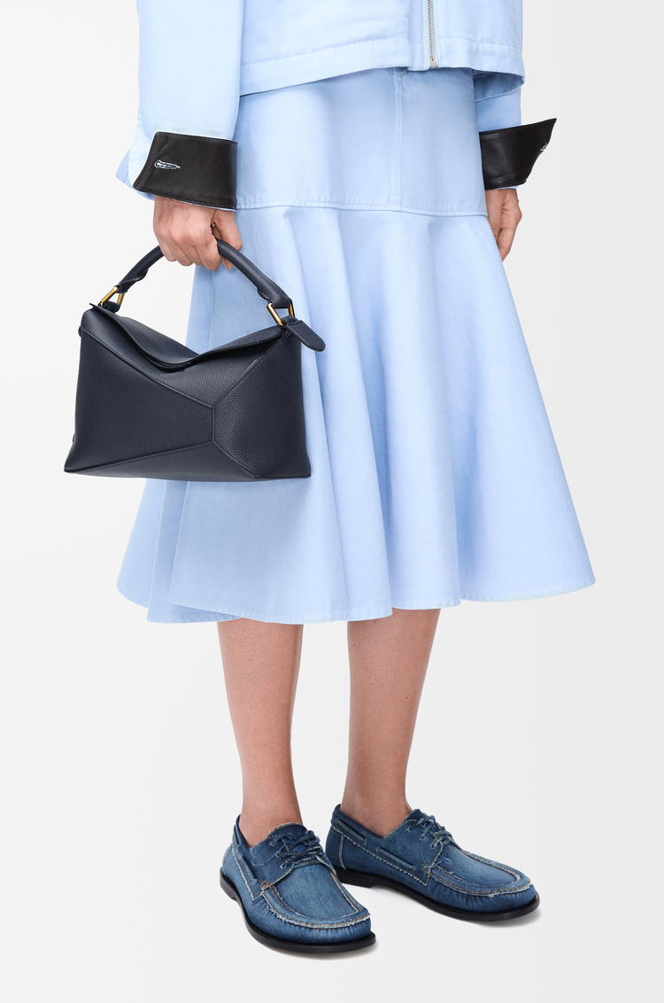 LOEWE Kleine Puzzle Edge Tasche aus weichem, genarbtem Kalbsleder Dunkles Marineblau