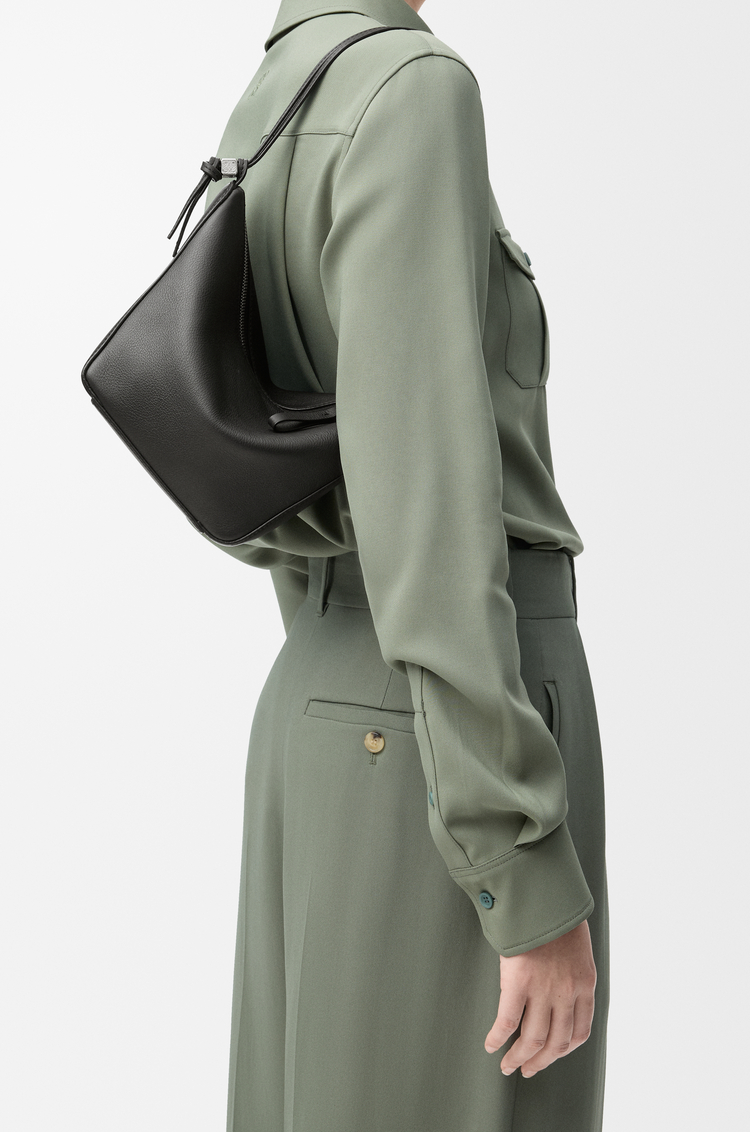 LOEWE Mini Hammock hobo en cuir de veau classique Noir