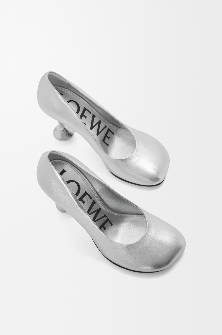 LOEWE Décolleté Toy in pelle di agnello laminata Argento