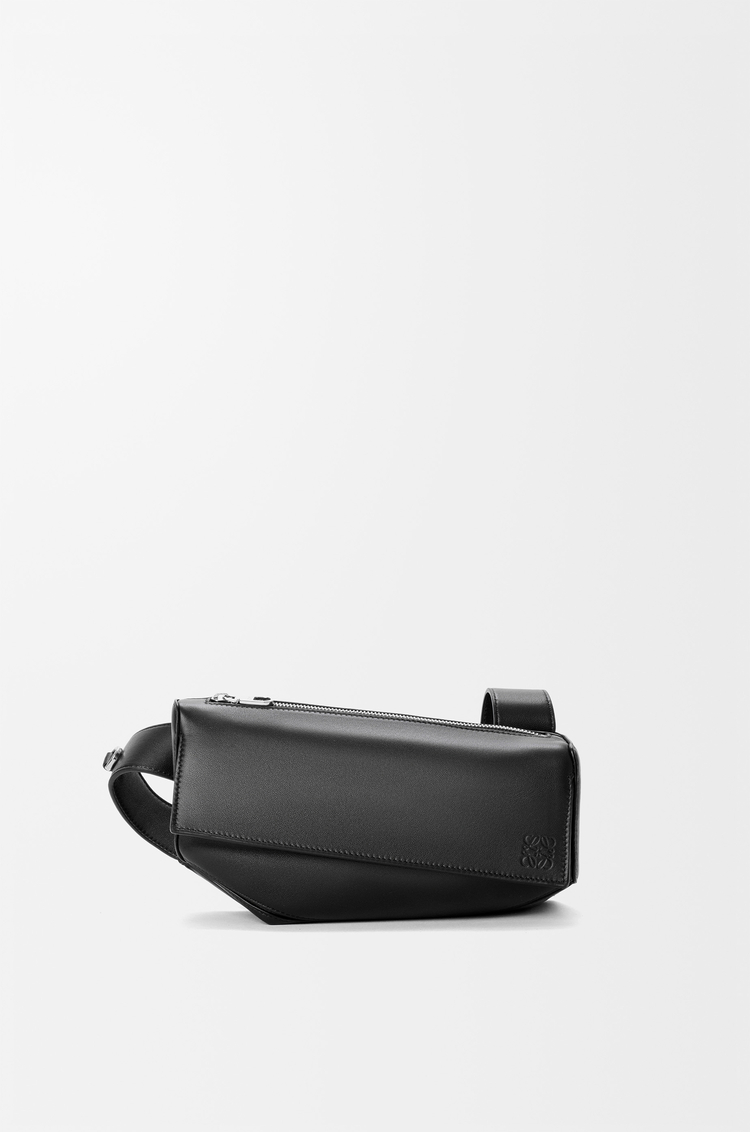 LOEWE Slingbag Featherlight Puzzle in nappa di agnello Nero