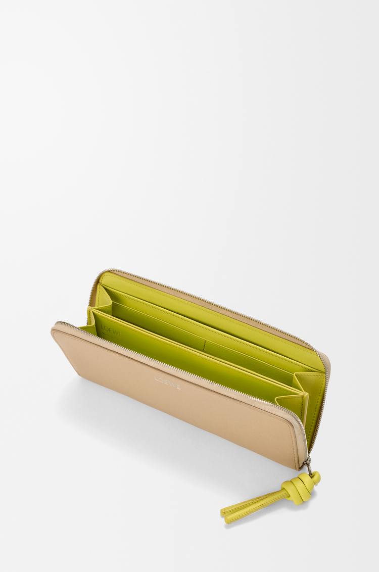 LOEWE Portafoglio con zip Knot in nappa di vitello lucida Beige/Limone