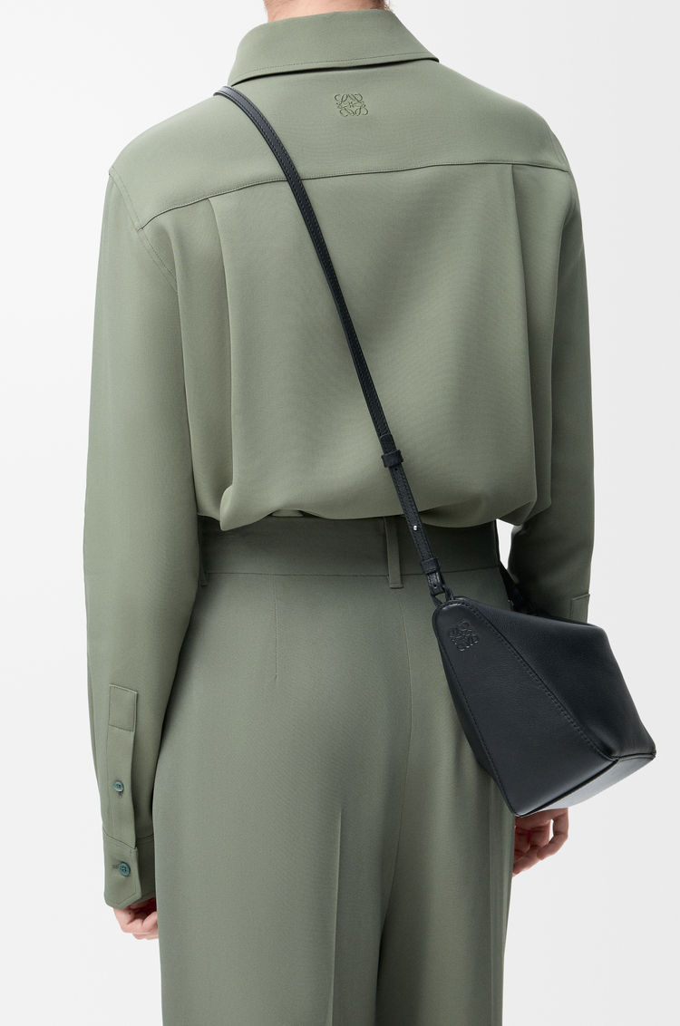 LOEWE Mini Hammock hobo en cuir de veau classique Noir