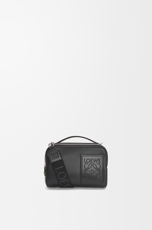 LOEWE Borsa a tracolla Camera mini in pelle di vitello satinata Nero